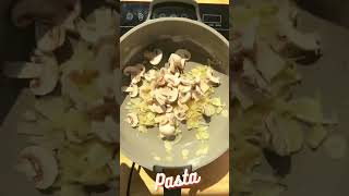 Vegan creamy garlic pasta easy 10 minute recipe #shorts