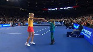 Maria Sharapova Sexy Dances | Maria Sharapova and Caroline Wozniacki Dance with Fans