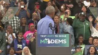 Obama gets heckled in his midterm rally