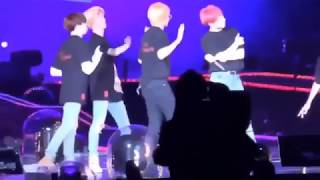 Taehyung and Suga made Mistake During performance at BTS Love yourself World Tour Concert