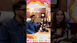 Agatha Chelsea & Mark Natama Nyanyi di atas Kereta??