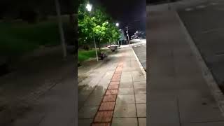 Motorista invade a Praça da Bandeira com carro em Flores da Cunha