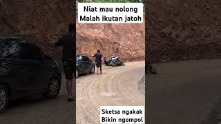 Niat mau nolong malah ikut malah ikutan jatoh