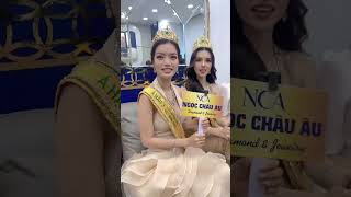 Các bé Miss Grand  Vietnam 2024 tỏa sáng tại showroom Kim Cương Ngọc Châu Âu   - Ngọc Châu Âu