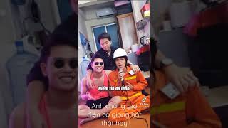 Anh chàng thợ điện có giọng hát thật hay (Tiktok)