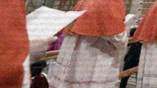 EXCLU ! Des cardinaux se filment à l'intérieur du conclave avec le pape François 1er