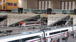 trenes AVE llegando a la estación Zaragoza Delicias, agosto2010