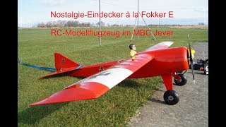 Oldtimer-RC-Modellflugzeug Fokker-Eindecker mit Verbrenner-Motor - very scale