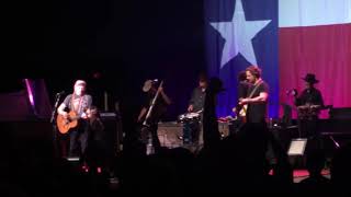 Willie Nelson ft. Sturgill Simpson. Outlaw Music Festival. Cincinnati, Ohio. 06/22/2018