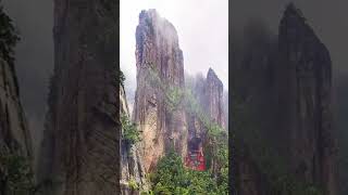 China's 5A scenic spot is famous for its unique mountains and beautiful waters