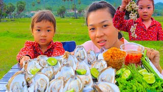 Food and nature Eat under the sky Listen to the birds with oysters