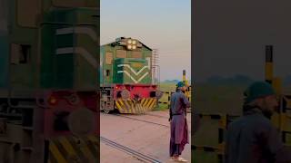 Loud sound from closure of the train 🚂 | #4CAbdullah #viral #shortvideo