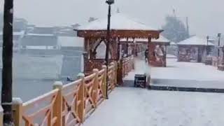 kashmir in winters whatsapp status||beautiful view at bridge😍♥️