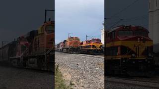 Épico Rebase!! Los trenes se detienen ante el especial de #KCSM #CPKC #BNSF #train #Mexico