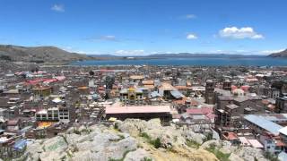 Perú, panorámica de PUNO y del Lago Titicaca desde un mirador, 4-enero-2012