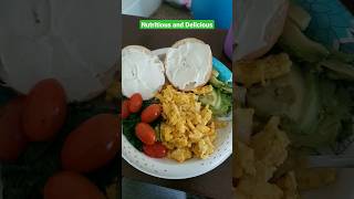 What I Eat at 9 Months Pregnant 🤰🏾🥯🥚🥑🍅 #MommyFever #thirdtrimester #pregnancy #breakfast #homemaker