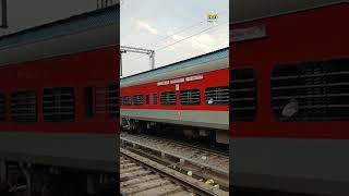 भारत में हर train के डब्बे अलग रंग के क्यों होते हैं ? Train coaches with different color