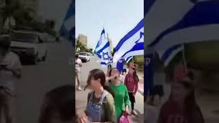 צפו: יהודים מפגינים מול הפגנת התמיכה בטרור הערבי בעיר לוד ,אל תירא ישראל אל תירא כי גור אריה הלא אתה