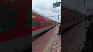 Dibrugarh - LTT arrived at manmad Junction #travelvlog #train #railway #trending