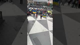 ⚡️ В Стокгольме (Швеция) сегодня прошел митинг против войны в Украине. Видео от подписчиков.