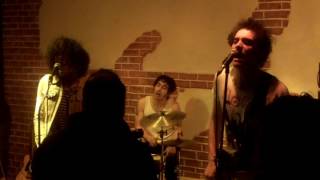 Les Lullies (3) - "I Can't Control Myself" [The Troggs] - Live du 07/01/17