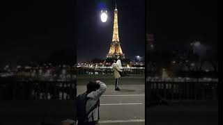 A night photoshoot while the Eiffel tower is sparkling