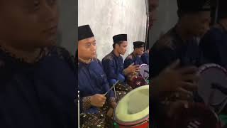 Pemain bas hadroh  yang jarang senyum