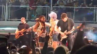 Misery Business - Paramore (Live from Parahoy 2)