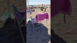 francesco emilio borrelli va in spiaggia e trova ...