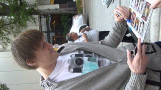 NBA Player Andrei Kirilenko signing a ton of autographs - TopSignatures.com