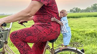 Grandma took Bibi for a walk to see the countryside and buy candy!