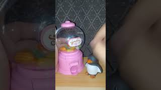 PENGUIN ASMR GUMBALL MACHINE #satisfying #shorts