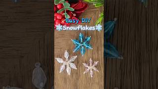 ❄️5 min DIY Snowflake❄️ #diysnowflakes #snowflaketutorial #frozen #itschristmastime #diysuncatcher