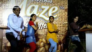 MC Nandhini Aravindan initiates dance movements for the audience at IIT SAARANG 2020 Chennai