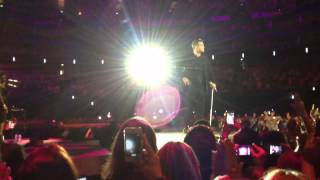 Robbie Williams - come undone live O2 arena 2012