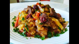 Тушёная капуста с мясом и крыжовником