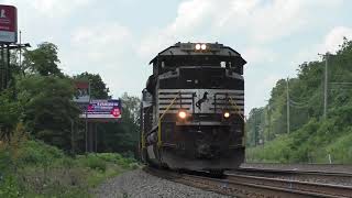 SD70ACe leads an NS intermodal at Haysville, PA