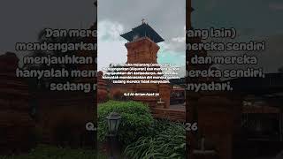 Dan mereka melarang (orang lain) mendengarkan (Alquran) dan mereka sendiri menjauhkan diri