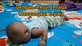 Ketika bayi berusaha bisa tengkurap