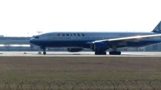 United Boeing 777-200 Take Off (Loud)