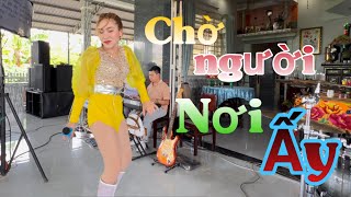 Chờ Người Nơi Ấy.. Ngọc Dung Hát Cực Hay Với Giai Điệu Rock Sôi Động