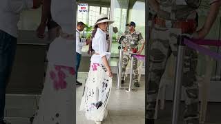 Shriya Saran Spotted At Mumbai Airport