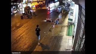 CCTV LAKA PERTIGAAN TUGU PASAR GEMBONG AKIBAT HABIS HUJAN DAN KURANG PENERANGAN... #CCTV #LAKA