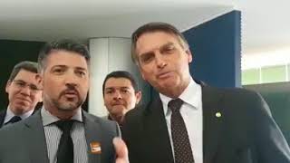 BOLSONARO MANDA ABRAÇO AO CAPITÃO DIEGO SCHWARTZ