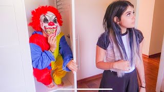 CLOWN NELL’ARMADIO PRANK a ROSALBA!! *spaventoso*