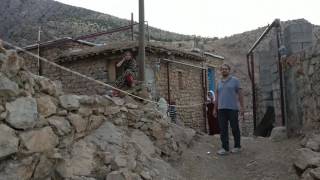 Cardando lana en PALANGAN, Iranian kurdistan