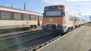 Renfe S-447 Rodalies R3 saliendo de La Tor de Querol dirección Puigcerdà