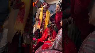 Chutki bhar sinduraa lagwate #sindoor #lovemarriage #vivaah #shadi #wedding #bidaai #couple #dulhan