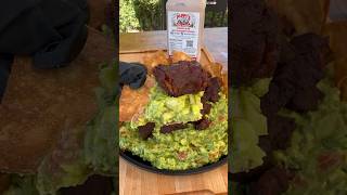 Chicharrónes de ribeye with guacamole