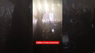 Adidas Arena émouvant